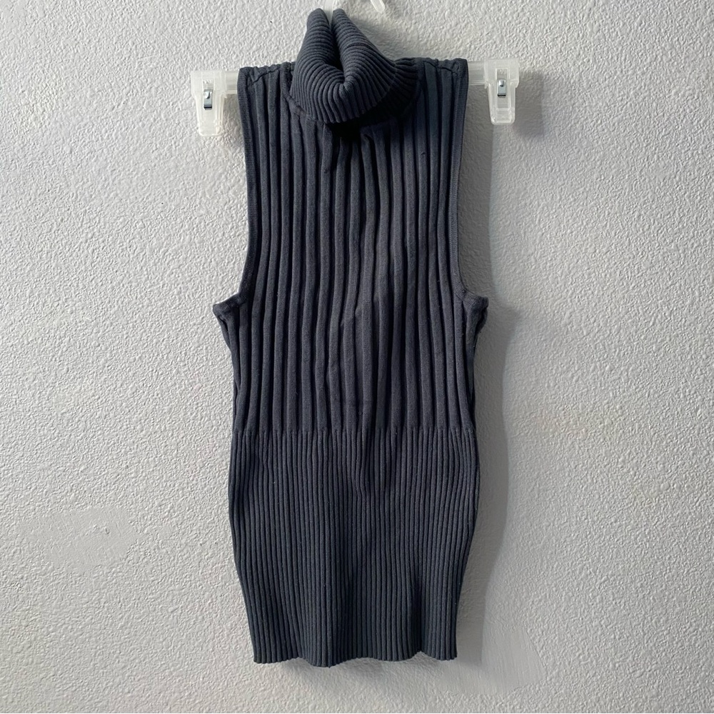 Heart n Crush | Women's Gray Turtleneck Sleeveless Knitted Top Size M